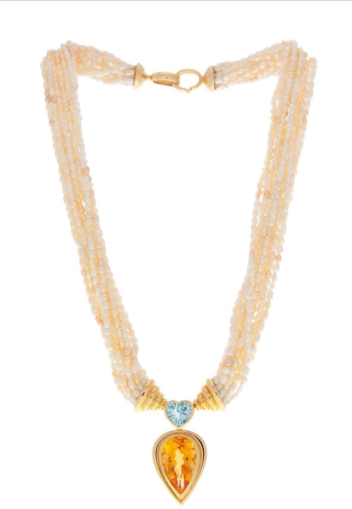 bucherer, mehrreihige Halskette aus Biwa-Zuchtperlen, in deren Mitte ein mit einem birnenförmigen Citrin und einem Topas besetztes Element gehalten ist